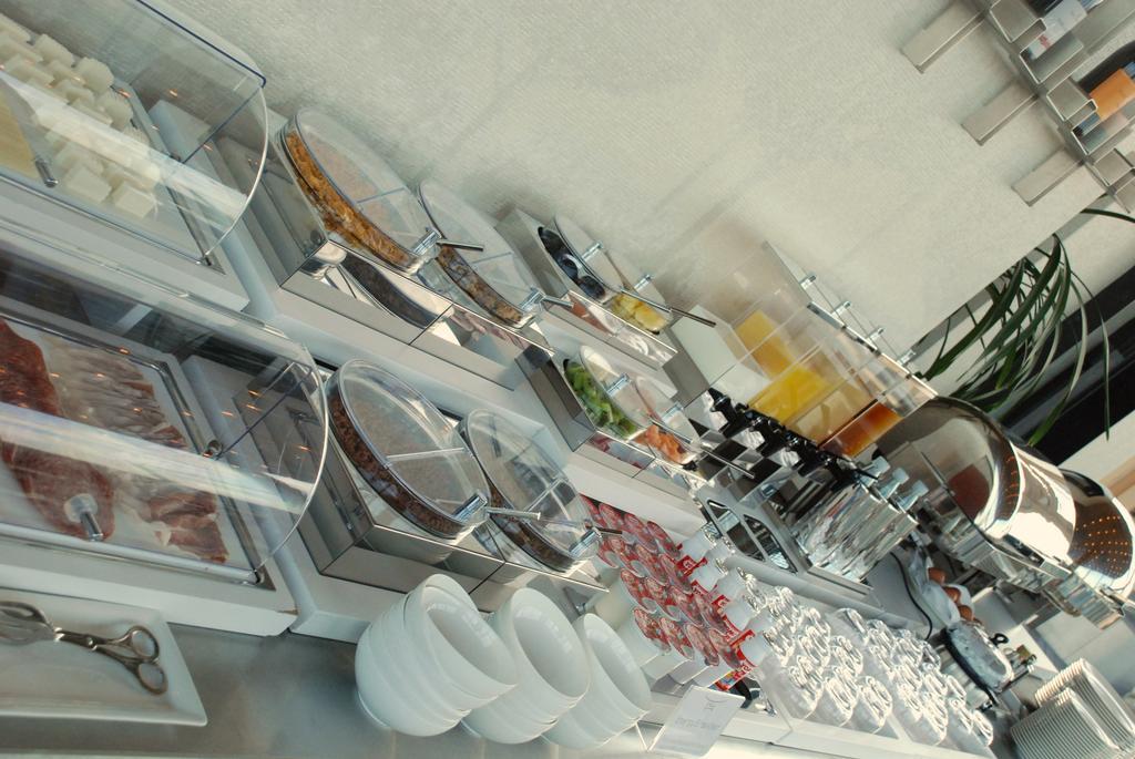 Nu Hotel Milan Bagian luar foto